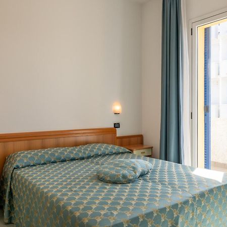Hotel Thea เบลลาเรีย-อีเจอา มารีนา ภายนอก รูปภาพ