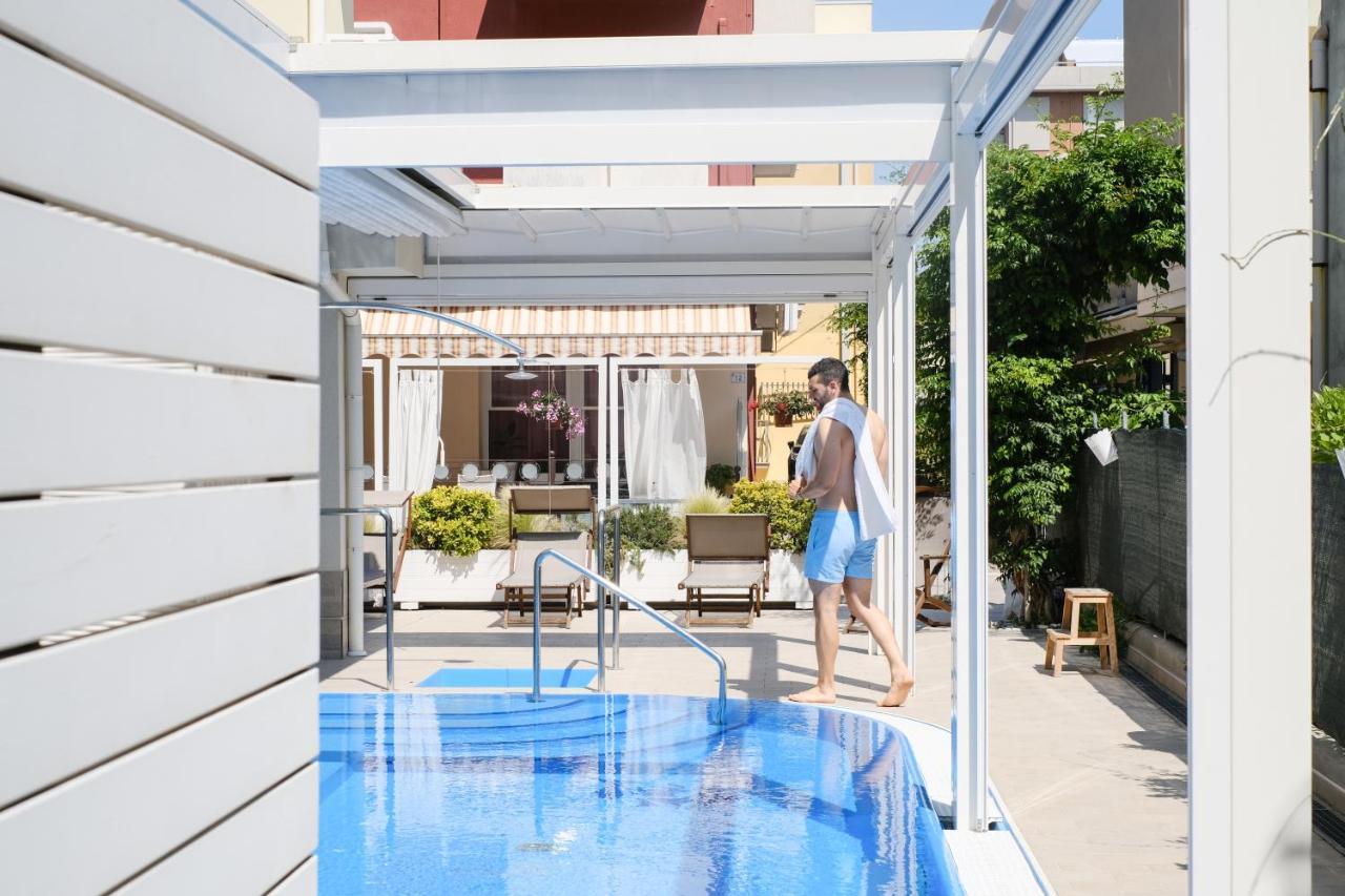 Hotel Thea เบลลาเรีย-อีเจอา มารีนา ภายนอก รูปภาพ