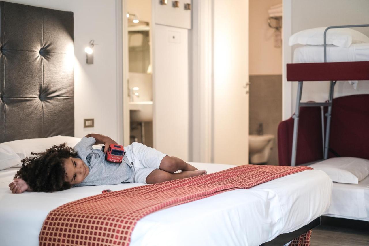 Hotel Thea เบลลาเรีย-อีเจอา มารีนา ภายนอก รูปภาพ