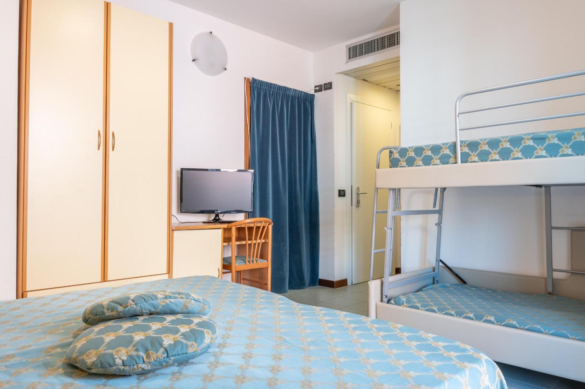 Hotel Thea เบลลาเรีย-อีเจอา มารีนา ภายนอก รูปภาพ