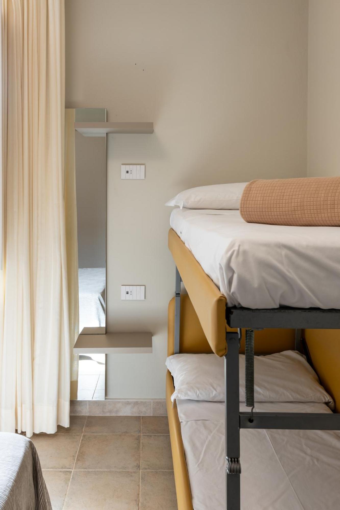 Hotel Thea เบลลาเรีย-อีเจอา มารีนา ภายนอก รูปภาพ