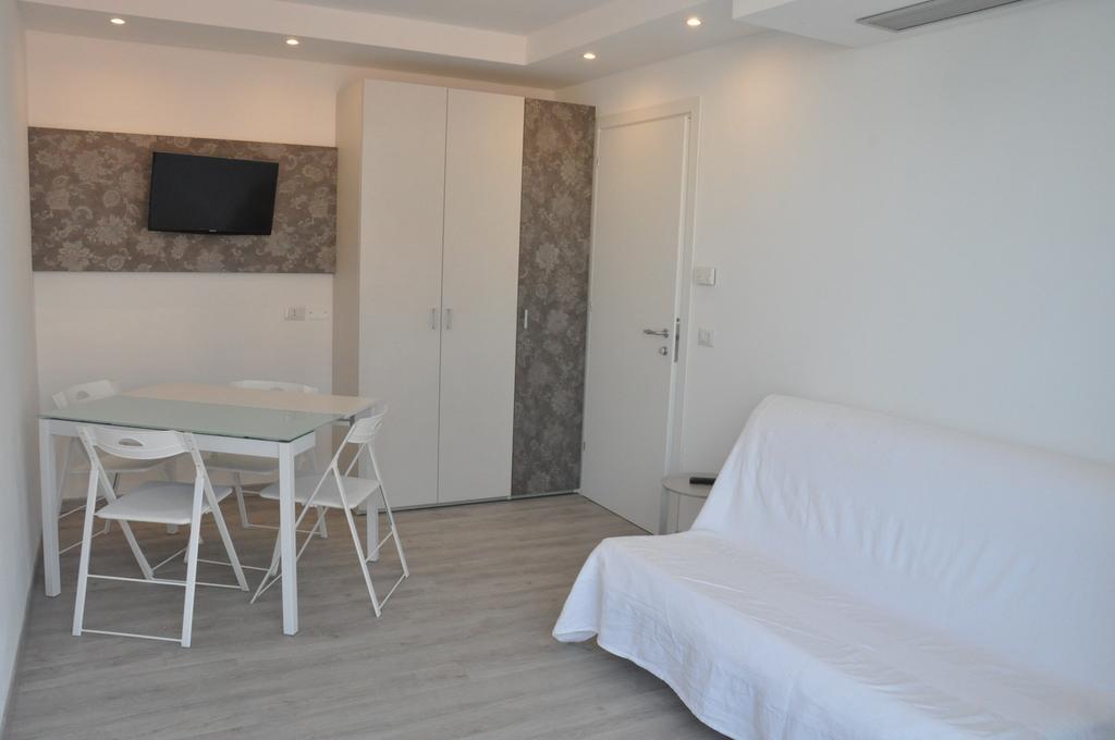 Hotel Thea เบลลาเรีย-อีเจอา มารีนา ภายนอก รูปภาพ