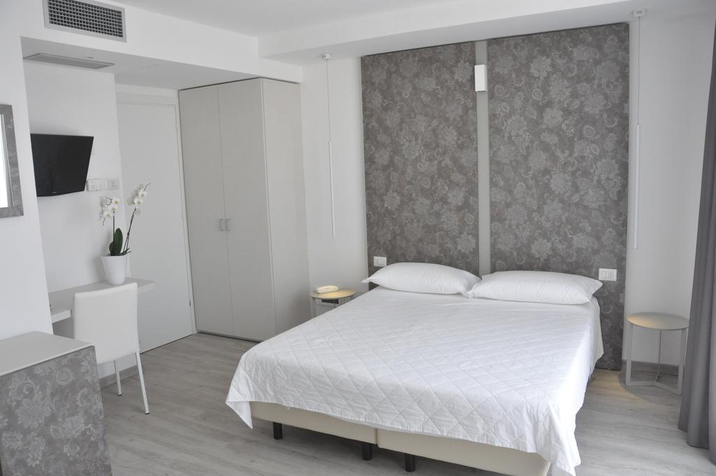 Hotel Thea เบลลาเรีย-อีเจอา มารีนา ภายนอก รูปภาพ