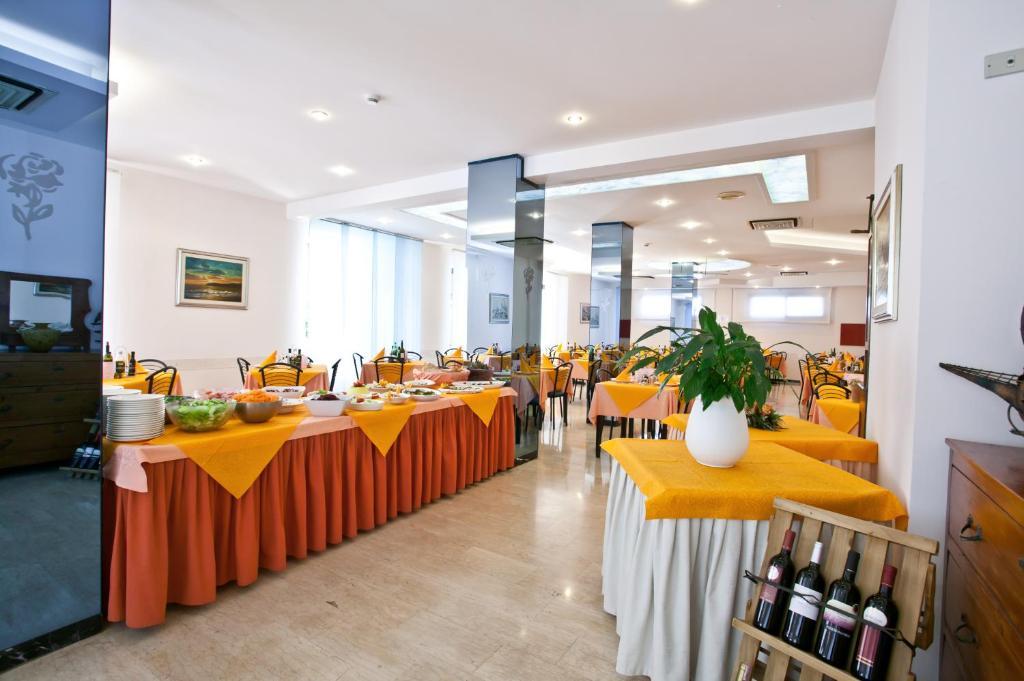 Hotel Thea เบลลาเรีย-อีเจอา มารีนา ภายนอก รูปภาพ